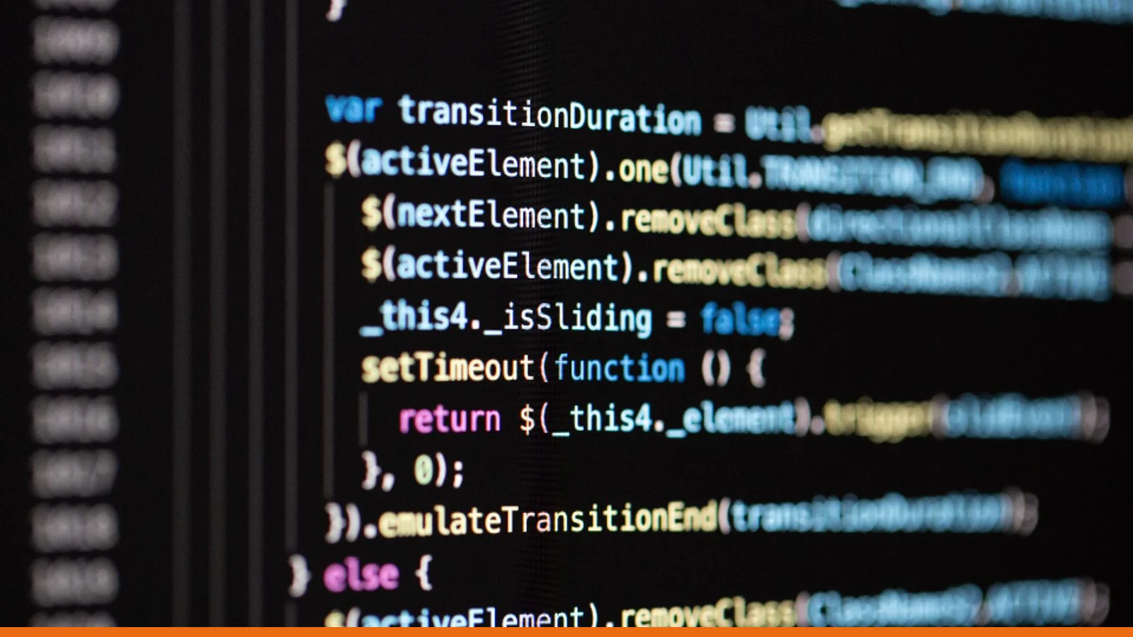 KI-generierter Programmcode auf einem Bildschirm – Symbol für automatisierte Angriffsketten