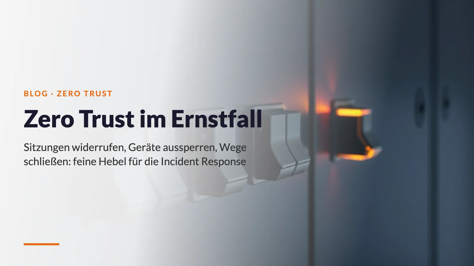 Reihe dunkler Kippschalter an einem Schaltpult, einer davon umgelegt und orange beleuchtet: Zero Trust im Ernstfall