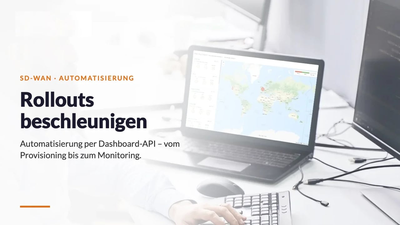 Person am Laptop mit SD-WAN-Monitoring-Dashboard – SD-WAN-Rollouts beschleunigen: Automatisierung per Dashboard-API