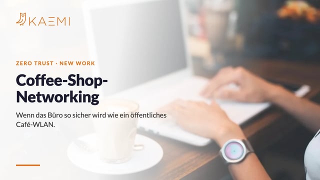 Hände am Laptop mit Latte in einem Café – Coffee-Shop-Networking: Wenn das Büro wie ein Café funktioniert