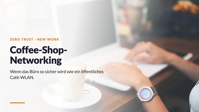 Hände am Laptop mit Latte in einem Café – Coffee-Shop-Networking: Wenn das Büro wie ein Café funktioniert