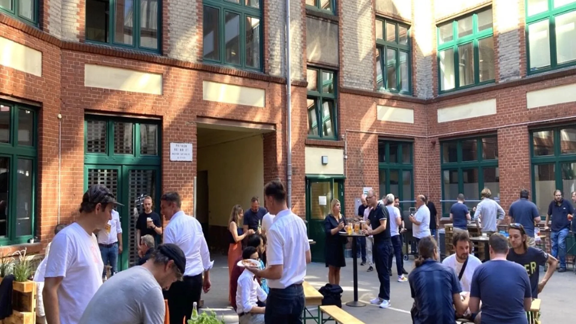 Security Sommerfest im Kreuzberger Innenhof